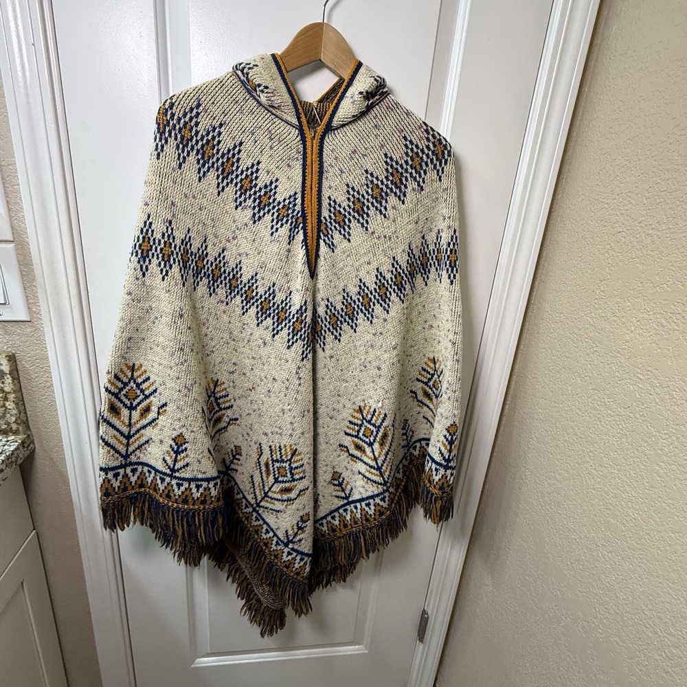 Vintage 70s Sabra Hooded Poncho Cape Fair Isle Nordic Fringe Boho Folk Knit
